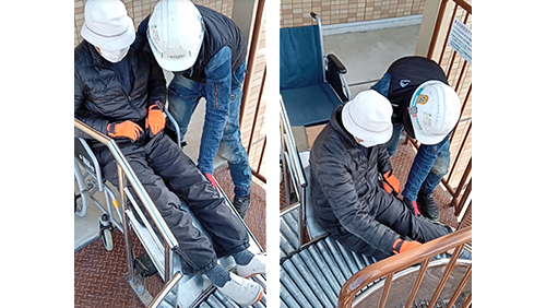 車いすからすべり台へ乗込んで４階をスタート