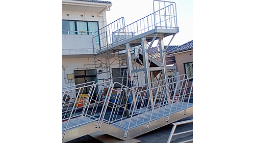 踊場の取付