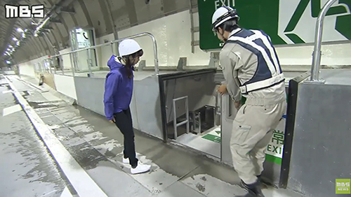 トンネル火災時の避難口